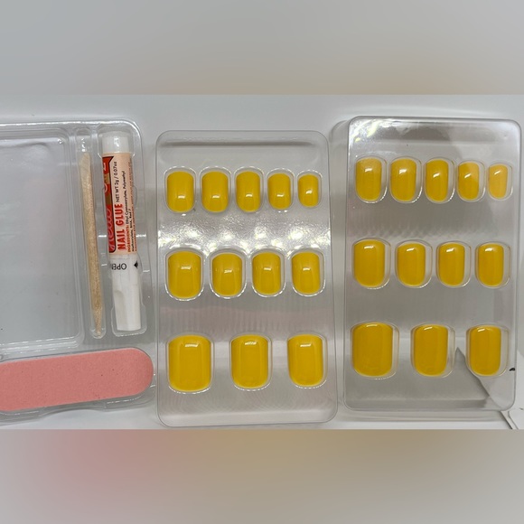 Hello Love ❤️ Nails - Picture 3 of 3